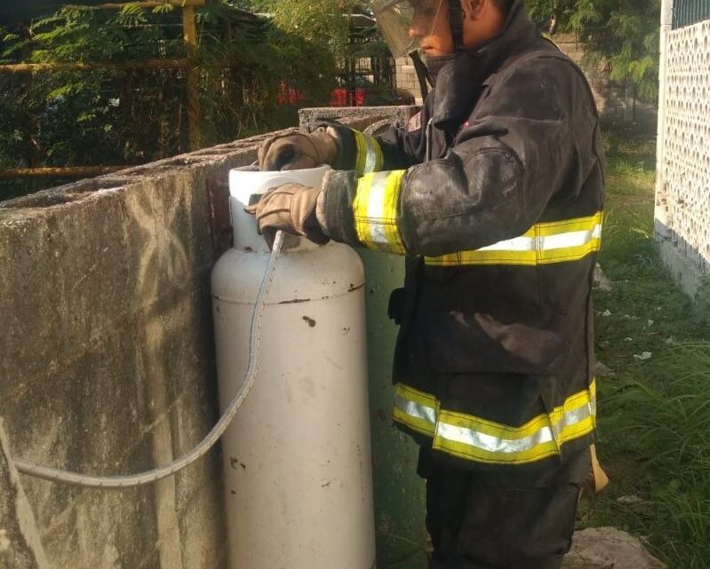 ATIENDE BOMBEROS DE CIUDAD MADERO REPORTES POR CILINDROS DE GAS EN MAL ESTADO.
