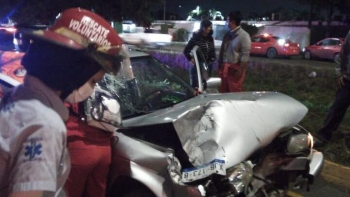 CHOQUE ENTRE TRÁILER Y VEHÍCULO COMPACTO DEJA UNA PERSONA LESIONADA.