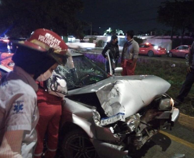 CHOQUE ENTRE TRÁILER Y VEHÍCULO COMPACTO DEJA UNA PERSONA LESIONADA.