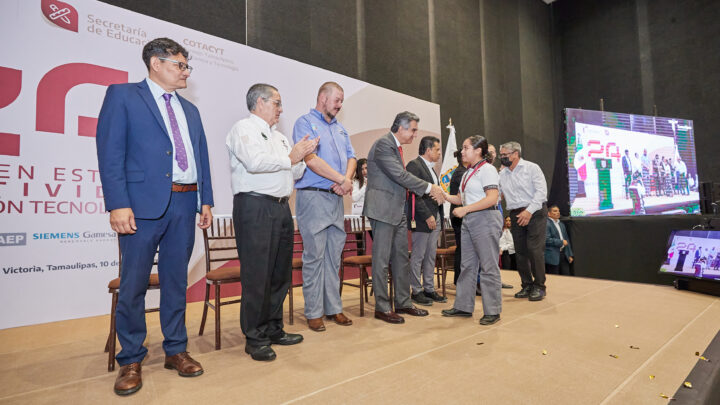 PREMIA GOBERNADOR A GANADORES DE EXPOCIENCIAS; “SE IMPULSARÁ LA CIENCIA Y LA CREATIVIDAD”, DICE
