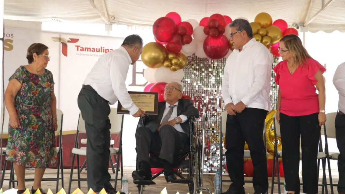 ASISTE ARMANDO MARTÍNEZ A CEREMONIA DE ANIVERSARIO DE LA FUNDACIÓN DEL CBTIS 105