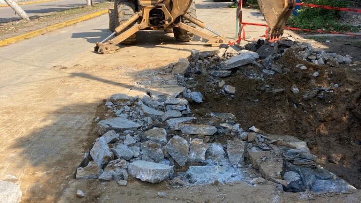 REPARA COMAPA ALTAMIRA FUGA DE AGUA EN FRACCIONAMIENTO LAGUNA FLORIDA