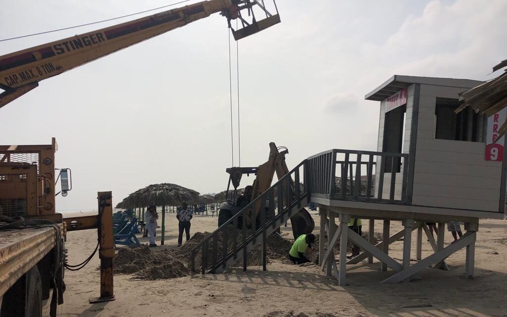 REFUERZAN TRABAJOS DE LIMPIEZA EN PLAYA MIRAMAR