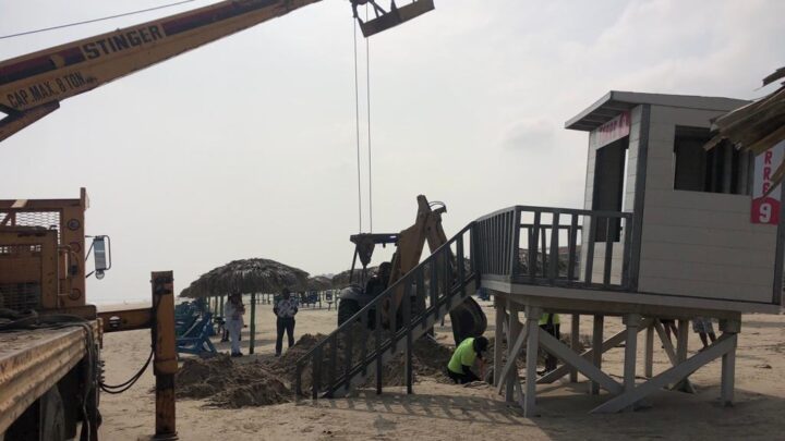 REFUERZAN TRABAJOS DE LIMPIEZA EN PLAYA MIRAMAR