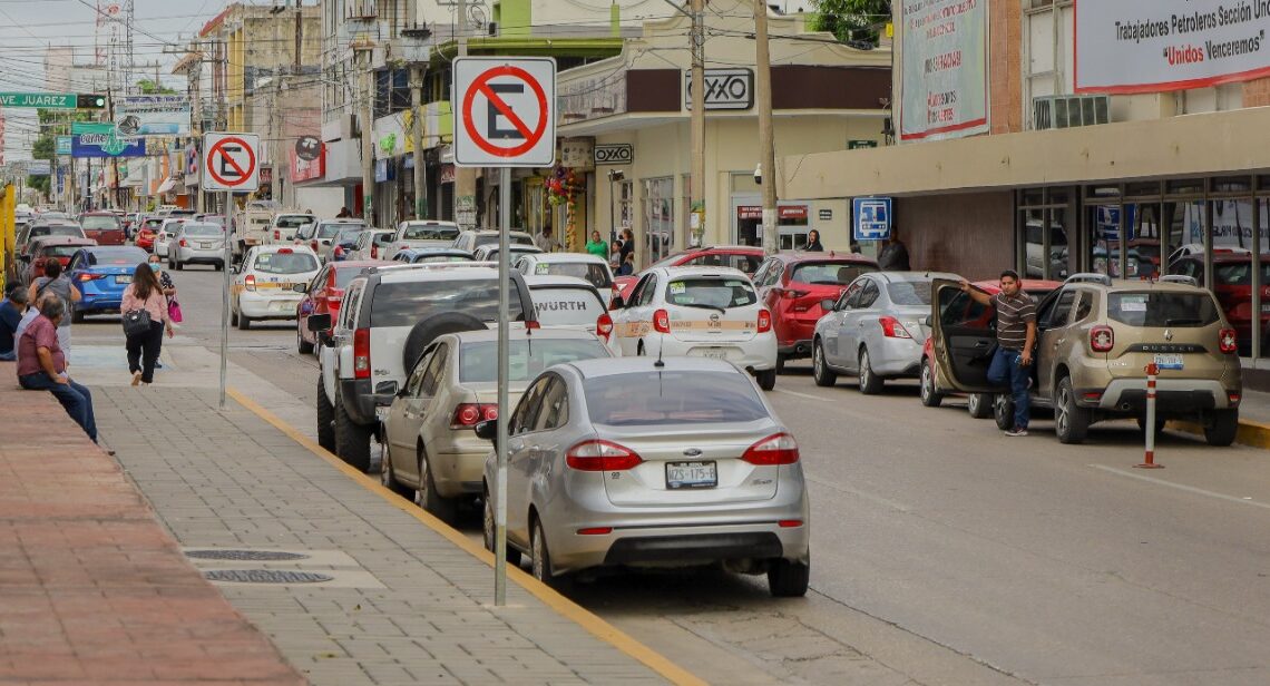 EXHORTAN A AUTOMOVILISTAS A CONDUCIR CON PRECAUCIÓN