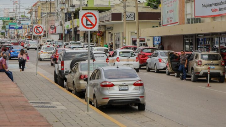 EXHORTAN A AUTOMOVILISTAS A CONDUCIR CON PRECAUCIÓN