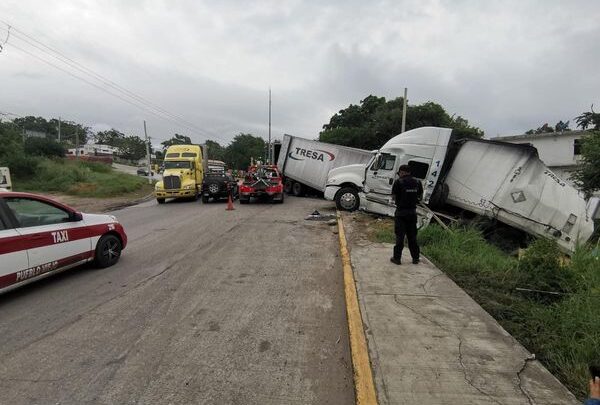TRAILER SE QUEDA SIN FRENOS EN DESCENSO
