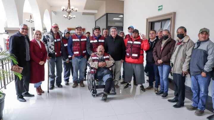 APOYA ARMANDO MARTÍNEZ MANRÍQUEZ A PERSONAL LAVA AUTOS Y BOLEROS DE LA ZONA CENTRO DE ALTAMIRA.