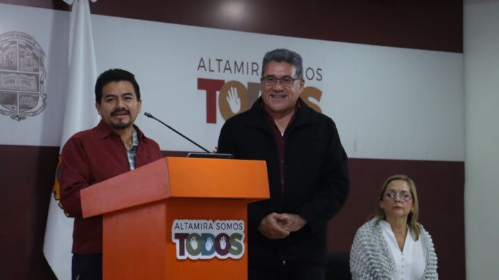 ATIENDE ARMANDO MARTÍNEZ MANRÍQUEZ A VECINOS DE LA COLONIA MONTE DE LOS OLIVOS DURANTE AUDIENCIA CIUDADANA