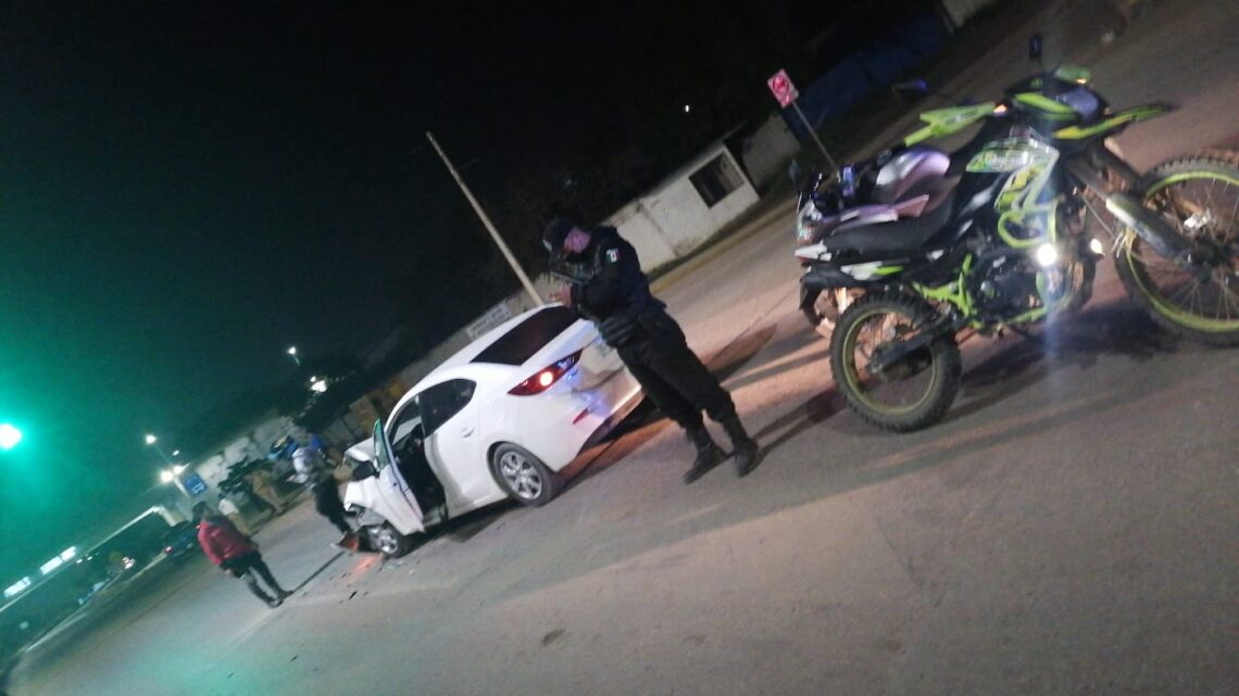 Fuerte choque deja dos lesionados en “Las piñas”.