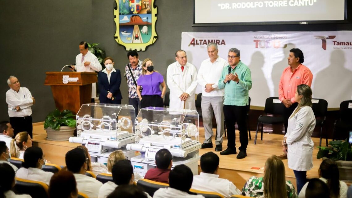 ENTREGA ARMANDO MARTÍNEZ NUEVAS INCUBADORAS A HOSPITAL TORRE CANTÚ
