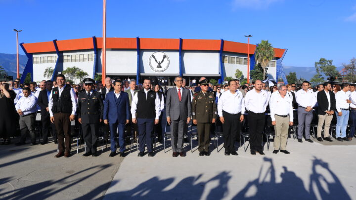 DEBEMOS TRABAJAR UNIDOS PARA CONSTRUIR LOS NUEVOS PILARES DE LA UNIVERSIDAD: AVA