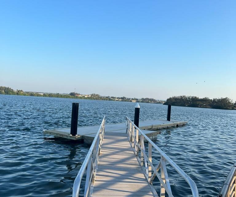 NOTORIO AVANCE DEL NUEVO MUELLE FLOTANTE EN LA LAGUNA DEL CARPINTERO