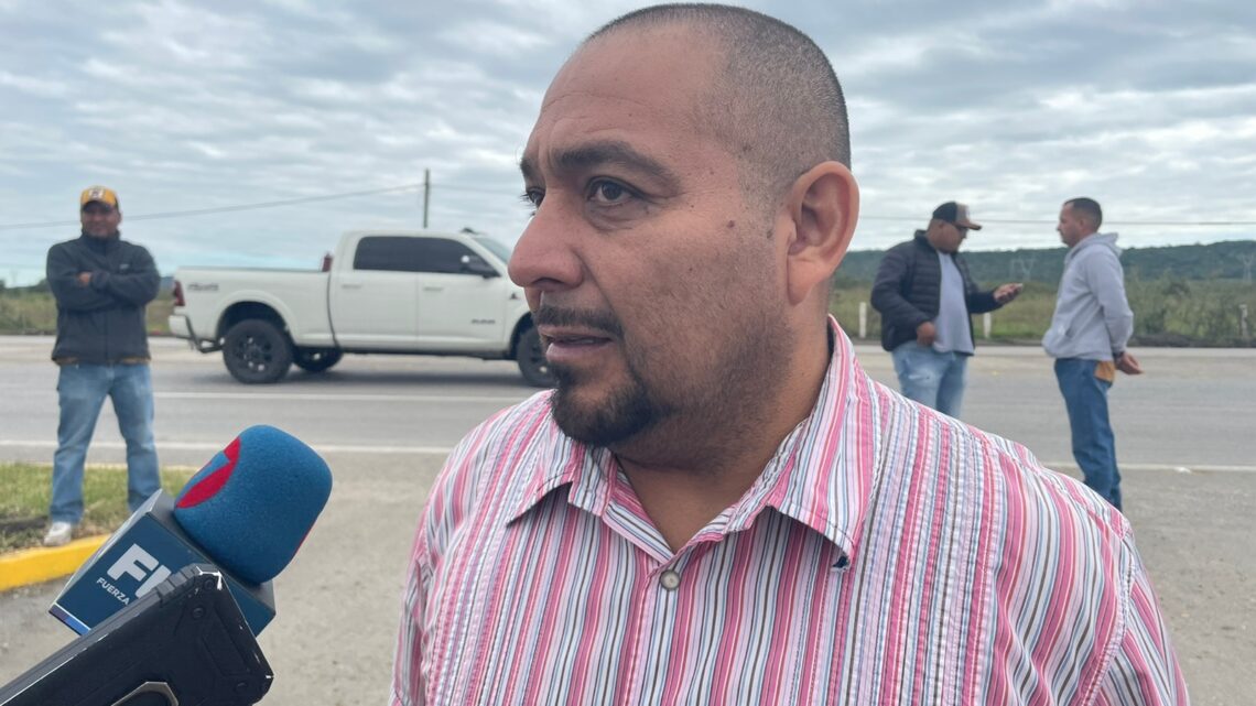 TRAILERS QUE SE ESTACIONAN EN LOS CAMELLONES PRINCIPAL CAUSA DE PERCANCES