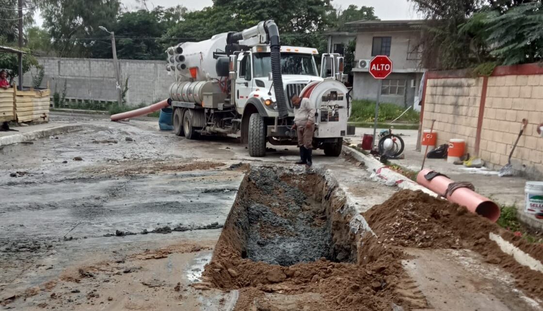 REPARA COMAPA ALTAMIRA LÍNEA DE DRENAJE EN LA TAMPICO-ALTAMIRA