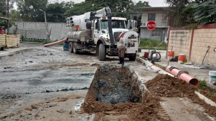 REPARA COMAPA ALTAMIRA LÍNEA DE DRENAJE EN LA TAMPICO-ALTAMIRA