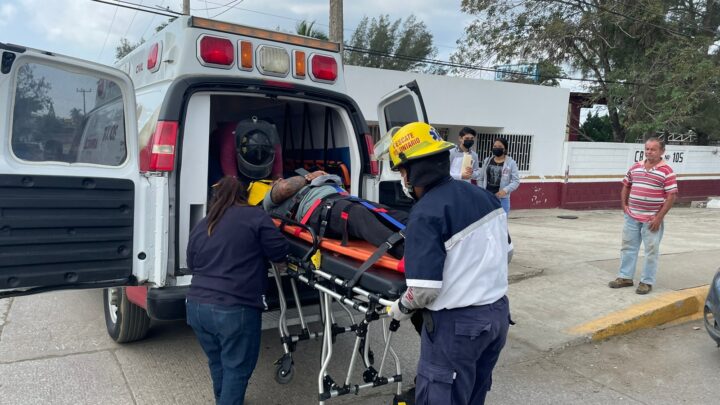 VUELTA PROHIBIDA CAUSA CHOQUE ENTRE TAXI Y MOTOCICLISTA