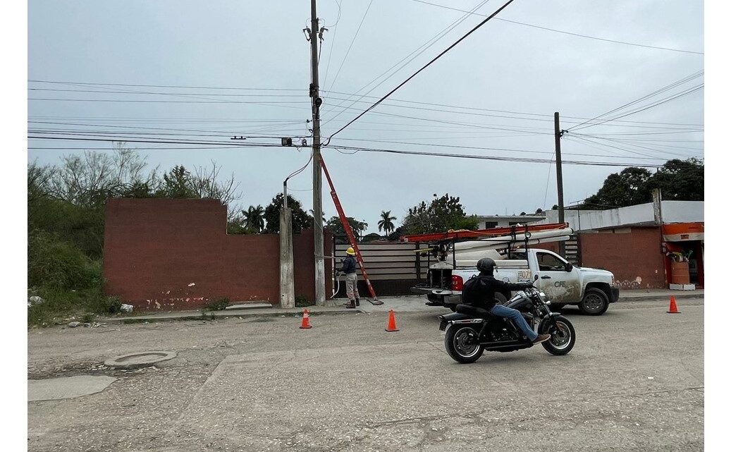 CONTINÚAN FALLAS DE CFE EN FLORIDA 2