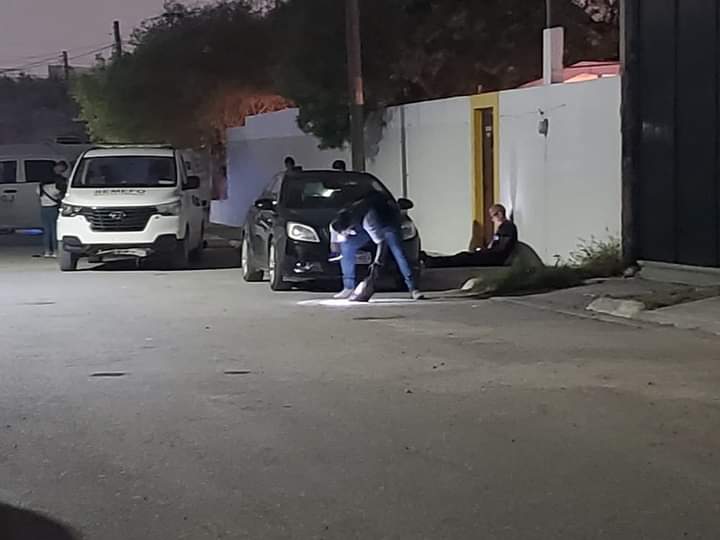 LE EXPLOTA BAZUCA EN LA CARA