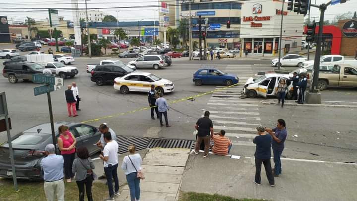 SE “VUELA” EL ROJO Y CHOCAN