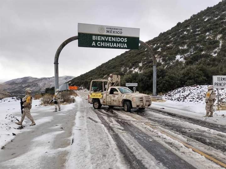 CIERRAN CARRETERA EN CHIHUAHUA POR CAÍDA DE AGUANIEVE