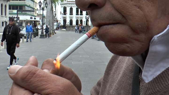 Amonestáran a Fumadores en Plazas Públicas