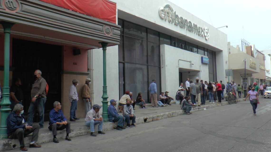 QUEJA DE ADULTOS MAYORES POR COBRO DE PENSIÓN