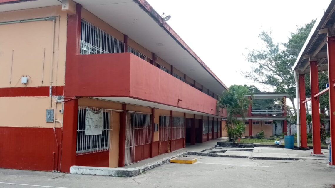 HASTA TRES JÓVENES CON VAPEADORES POR SEMANA DETECTAN EN SECUNDARIA DE MADERO.