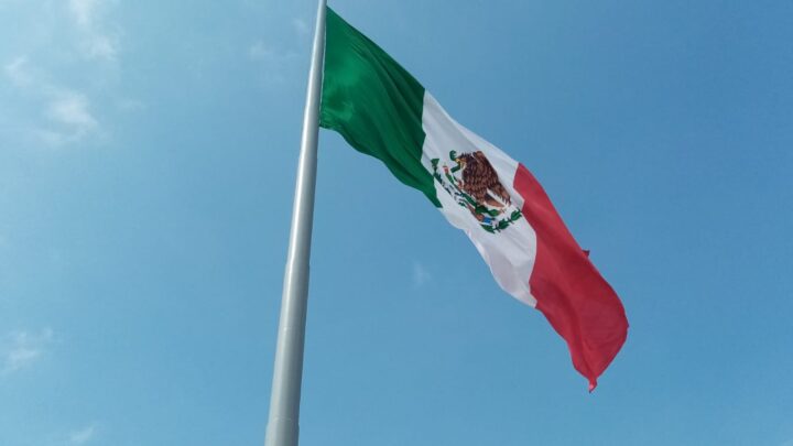 CONMEMORAN EL 83 ANIVERSARIO DEL DÍA DE LA BANDERA EN MADERO.
