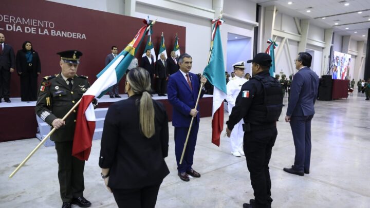 ENCABEZA GOBERNADOR CONMEMORACIÓN DEL DÍA DE LA BANDERA; LLAMA A JÓVENES A APROVECHAR OPORTUNIDADES DEL HUMANISMO