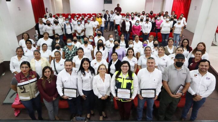 CAPACITAN A MAESTRAS DE CENTROS EDUCATIVOS DEL DIF ALTAMIRA EN MATERIA DE PRIMEROS AUXILIOS