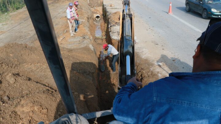 FAVORABLE AVANCE EN LA CONSTRUCCIÓN DE LÍNEA DE CONDUCCIÓN DE AGUA POTABLE