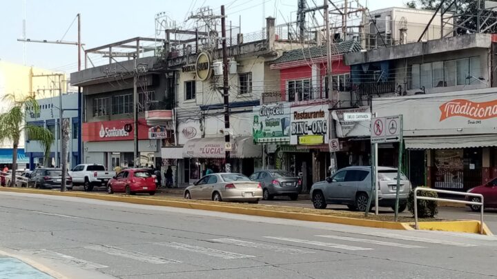 GOLPEAN A EMPLEADOS DE NEGOCIOS EN EL CENTRO DE MADERO.