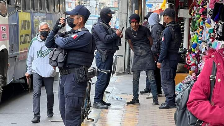 Detienen a Limpiaparabrisas Por Exigir Monedas a Conductores.