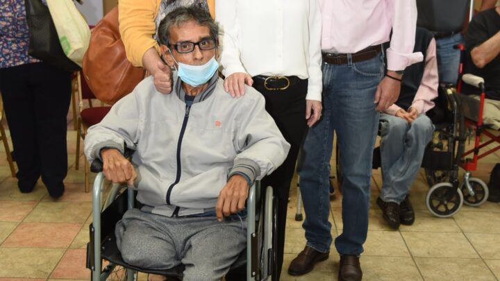 Entregan Chucho Nader y Aída Feres de Nader Más aparatos Funcionales a Familias Vulnerables