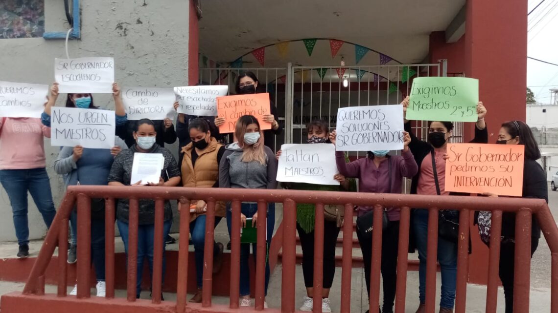 MADRES DE FAMILIA DE PRIMARIA PIDEN CAMBIO DE DIRECTORA.