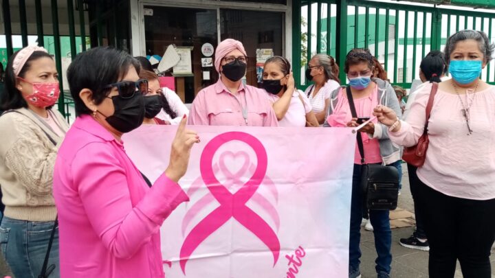 PROTESTAN POR LA FALTA DE MEDICAMENTOS EN EL IMSS.