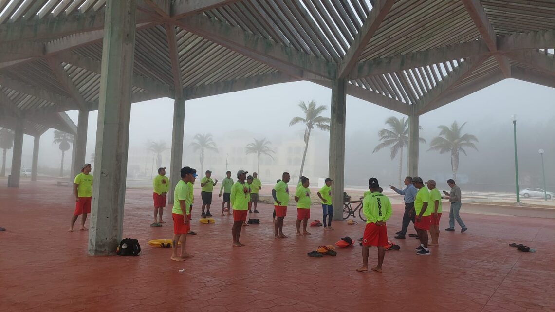 SALVAVIDAS DE PLAYA MIRAMAR SE CAPACITAN CONTRA PROBLEMAS DE SALUD. SALVAVIDAS DE PLAYA MIRAMAR SE CAPACITAN CONTRA PROBLEMAS DE SALUD.