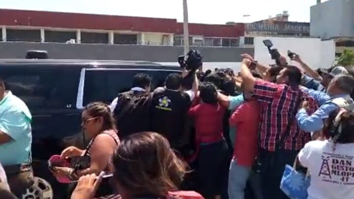 CAOS POR LA LLEGADA DE AMLO A LA REFINERÍA.