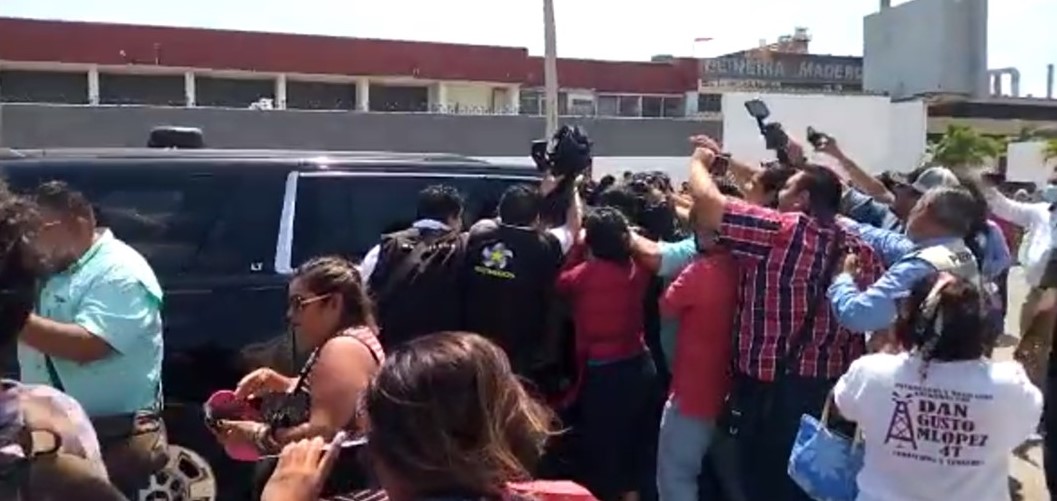 CAOS POR LA LLEGADA DE AMLO A LA REFINERÍA.