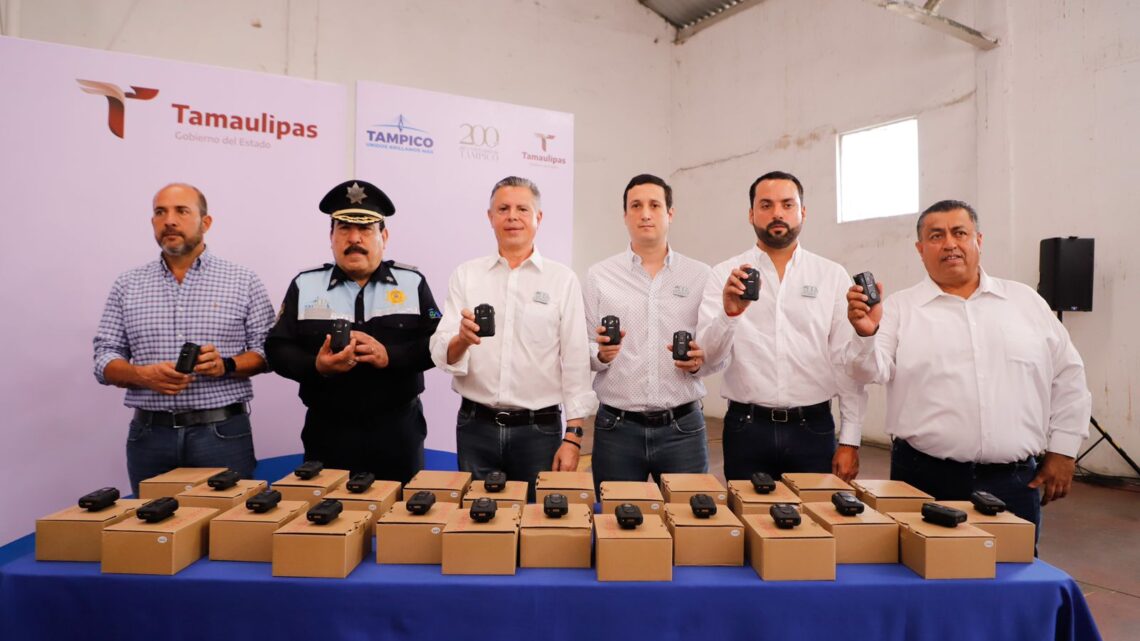 ENTREGA CHUCHO NADER CÁMARAS CORPORALES A ELEMENTOS DE TRÁNSITO