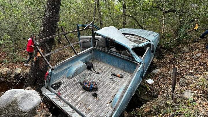 CAE AUTO CON DEVOTOS A UN VOLADERO EN TU HIDALGO TAMAULIPAS