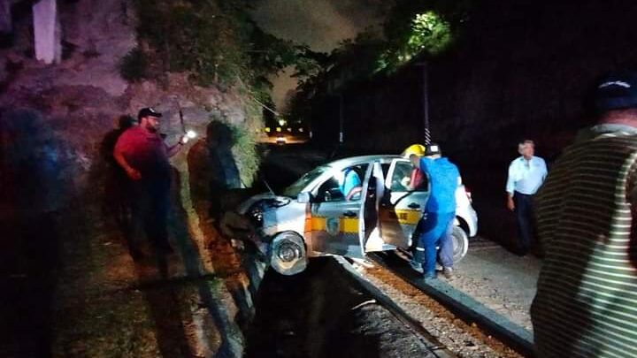 Taxista Se Estrella Contra el Cerro de Andonegui