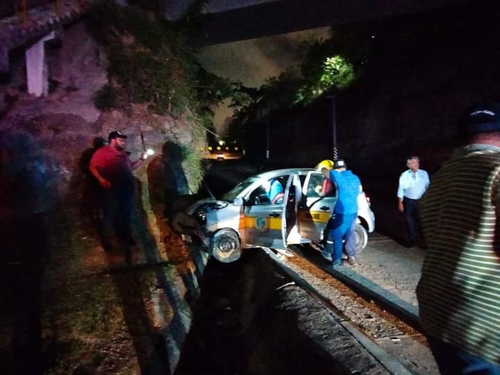 Taxista Se Estrella Contra el Cerro de Andonegui