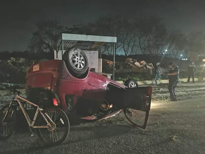 VUELCA CARRO COMPACTO EN EL MORALILLO