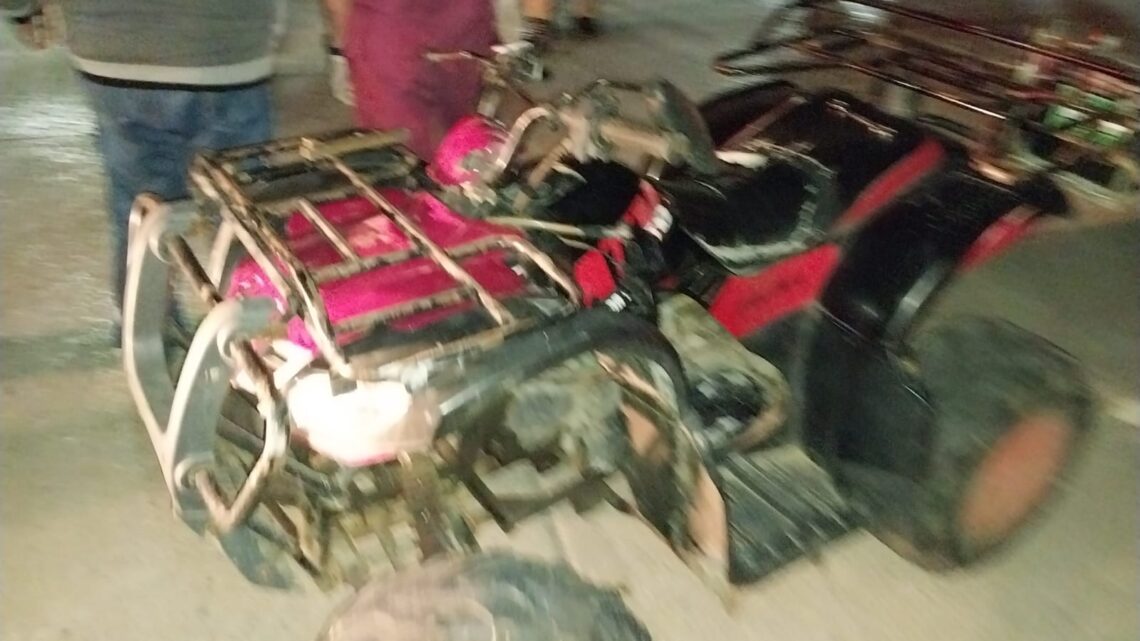 Vuelcan la Cuatrimoto en Que Viajaban