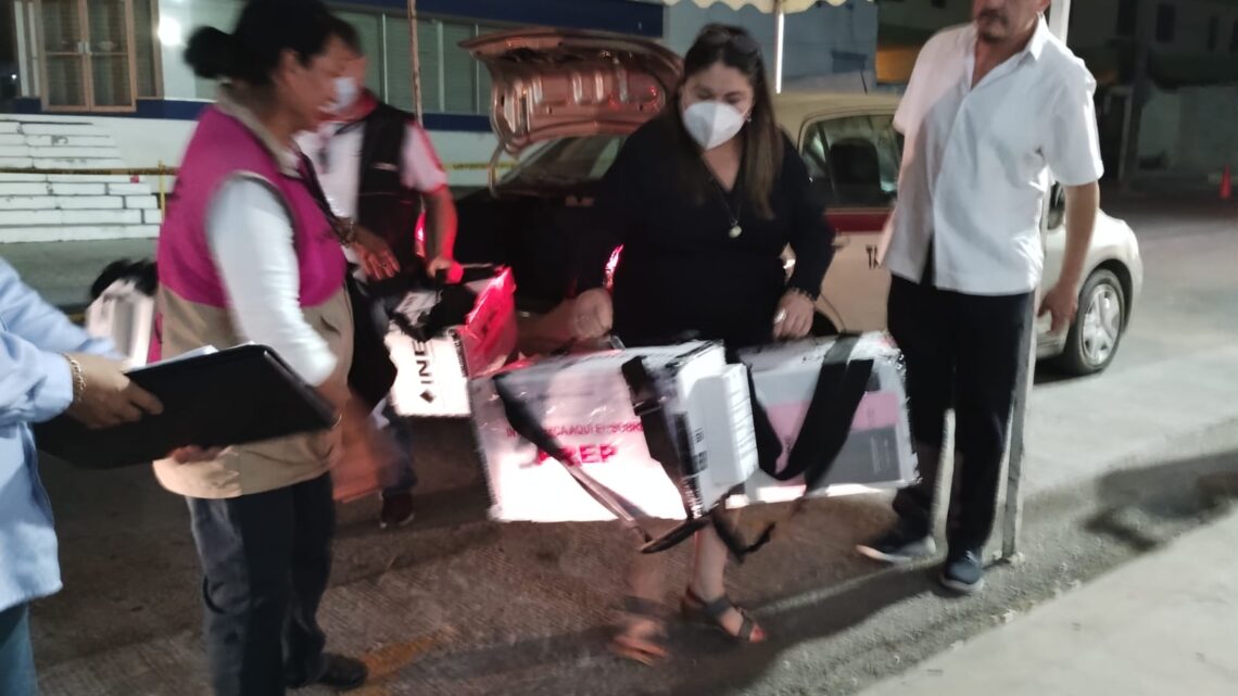 SÍ HABRÁ DESPIDOS EN EL INE CON PLAN B; EN 8 DISTRITO SE IRÍA 90% DE LA BASE LABORAL