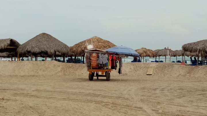 CASI 100 SOLICITUDES DE PERMISO PARA VENTA EN PLAYA RECIBE DIRECCIÓN DE INGRESOS.