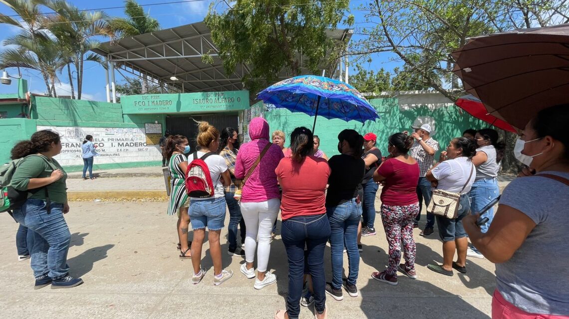 PROTESTAN EN CONTRA DE DIRECTOR DE ESCUELA PRIMARIA EN ALTAMIRA
