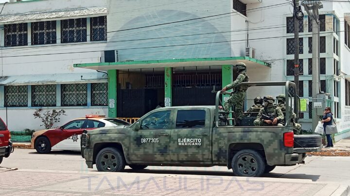 MENOR INGRESA CON PISTOLA A PRIMARIA